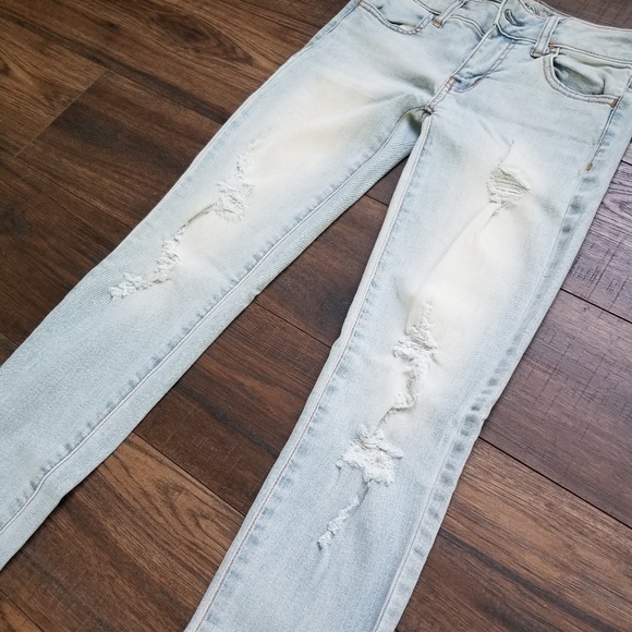 Light Wash American Eagle Skinny Jeans - Picture 5 of 6